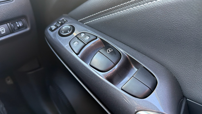 Nissan Juke 1.0 DiG-T 114 N-Connecta 5dr Petrol Hatchback